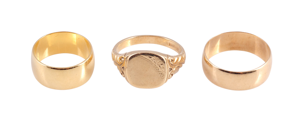 An 18 carat gold band, together with a 9 carat gold band and a 9 carat gold signet ring. (3) Gross