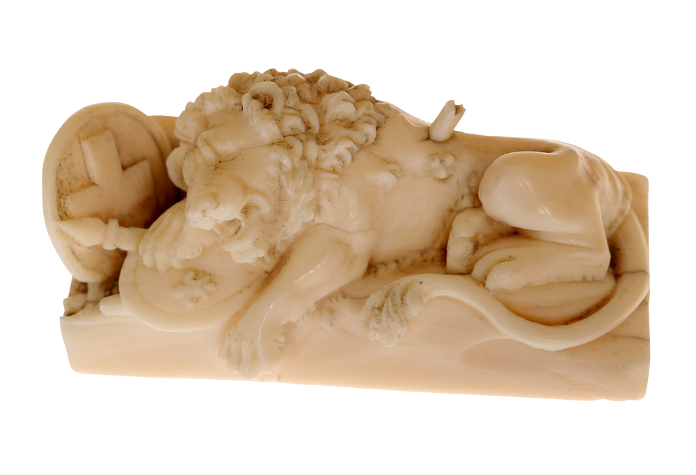 After Bertel Thorvaldsen (1770-1844), Lion of Lucerne, a carved ivory model, 19th Century. 6.5cm