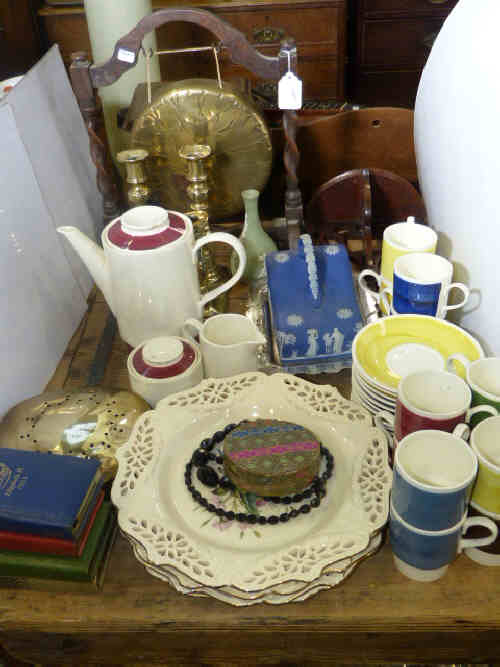 Table dinner gong, chestnut roaster, candlesticks, coffee set, plates, money boxes, bracket, etc