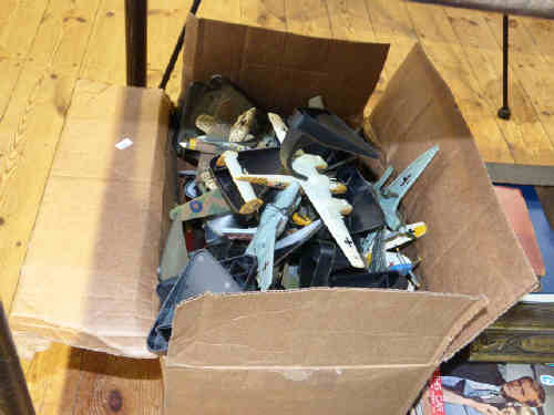 Box of model aircraft's