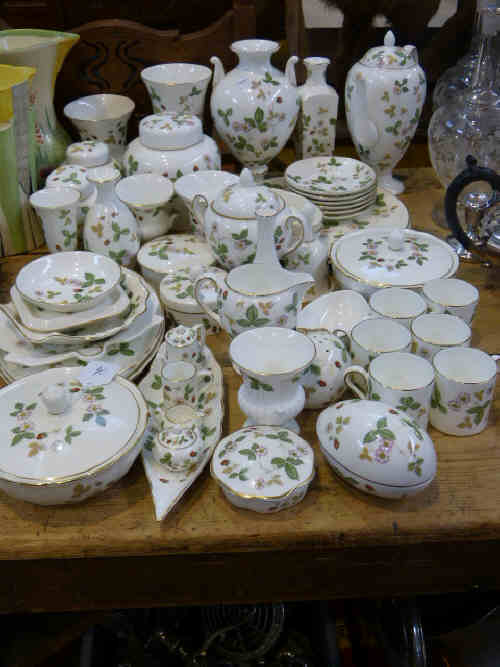 Large collection of Wedgwood 'Wild Strawberry' pattern wares