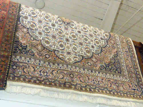 Ivory Ground Persian design carpet 2.75 x 1.85