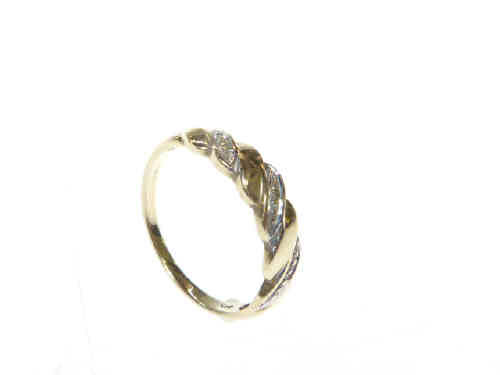 9ct gold ring set with small diamonds, size O