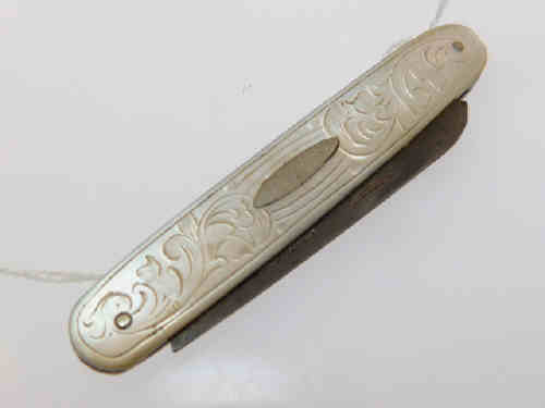 Silver and engraved mother of pearl folding fruit knife, Sheffield 1921