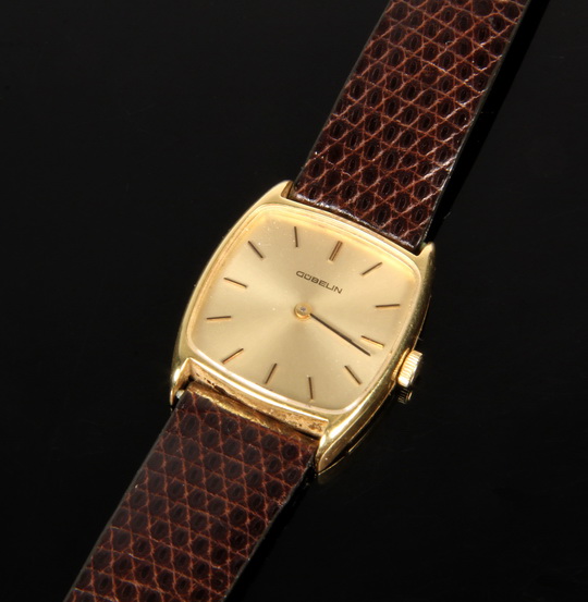 WRISTWATCH - Gubelin wristwatch in 18K yellow gold cushion shaped case, 17 jewel lever movement,