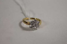An 18ct gold seven stone diamond cluster ring.   CONDITION REPORT:  Good condition.