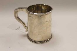 A silver tankard, Chester 1927, retailed by Reid and Sons, Newcastle, 339g.   CONDITION REPORT: