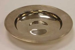 A silver armada dish, London 1977, width 20 cm, 294.1g.   CONDITION REPORT:  Good condition.