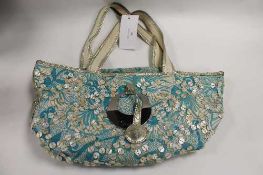 A Guess floral patterned hand bag.   CONDITION REPORT:  Used condition but good.