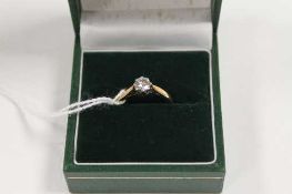 An 18ct gold diamond solitaire ring.   CONDITION REPORT:  Good condition.