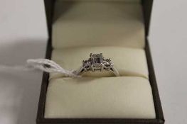 A platinum three stone diamond ring, 1.01ct, colour G/H, clarity VS/Si. CONDITION REPORT: