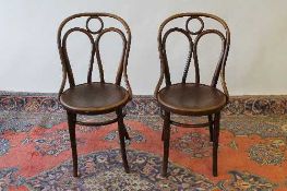 Six bentwood chairs. (6) CONDITION REPORT: Good condition.