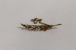 A 15ct gold seed pearl bar brooch. CONDITION REPORT: Good condition.
