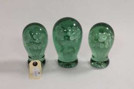 Three 19th century green glass dumps. (3) CONDITION REPORT: Good quality and in excellent condition,