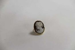 An 18ct gold cameo ring. CONDITION REPORT: Good condition.
