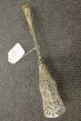 A pair of silver asparagus tongs, London 1899. CONDITION REPORT: Good condition.