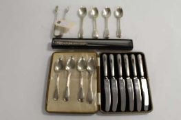Eight silver tea spoons, together with a set of six silver handled butter knives, a bread knife