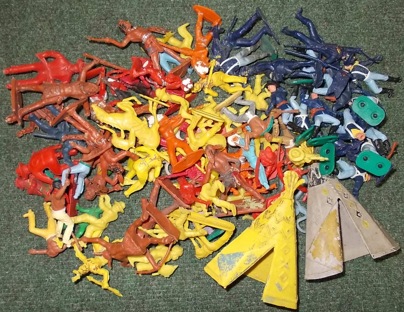 Bag of plastic cowboys, Indians & cavalry.