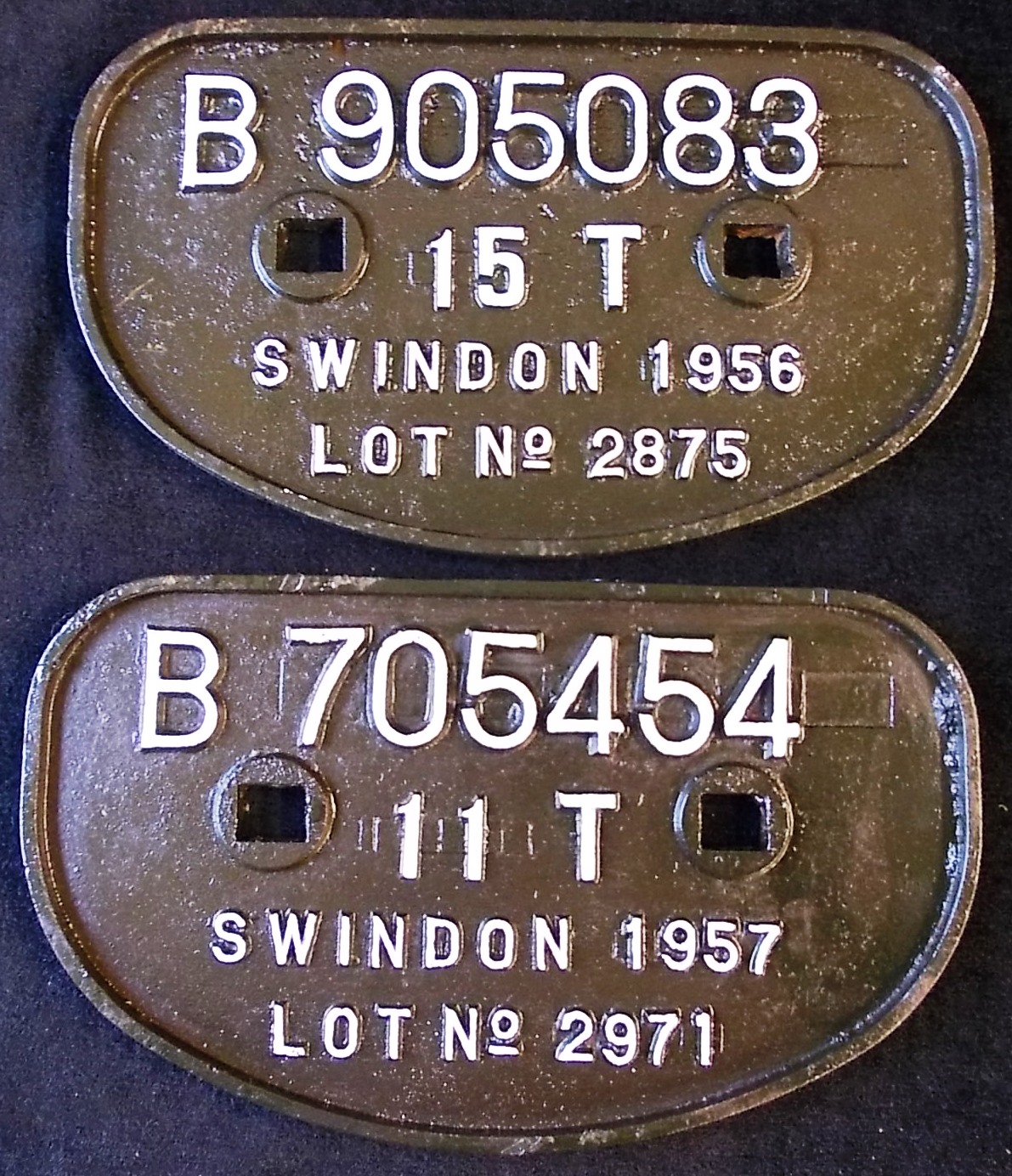 (2) Railwayana. Railway cast iron wagon registration plates. Swindon 1956 - B 905083 – 15 T – Lot