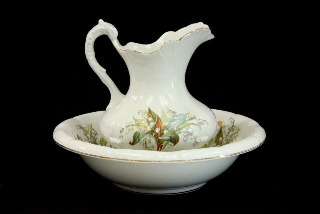 Victorian floral pitcher & bowl Victorian floral pitcher & bowl