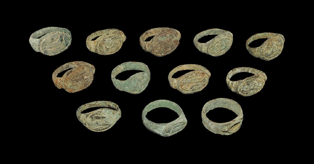 Roman Bronze Finger Ring Group2nd-4th century AD. A mixed group of cast finger rings comprising: