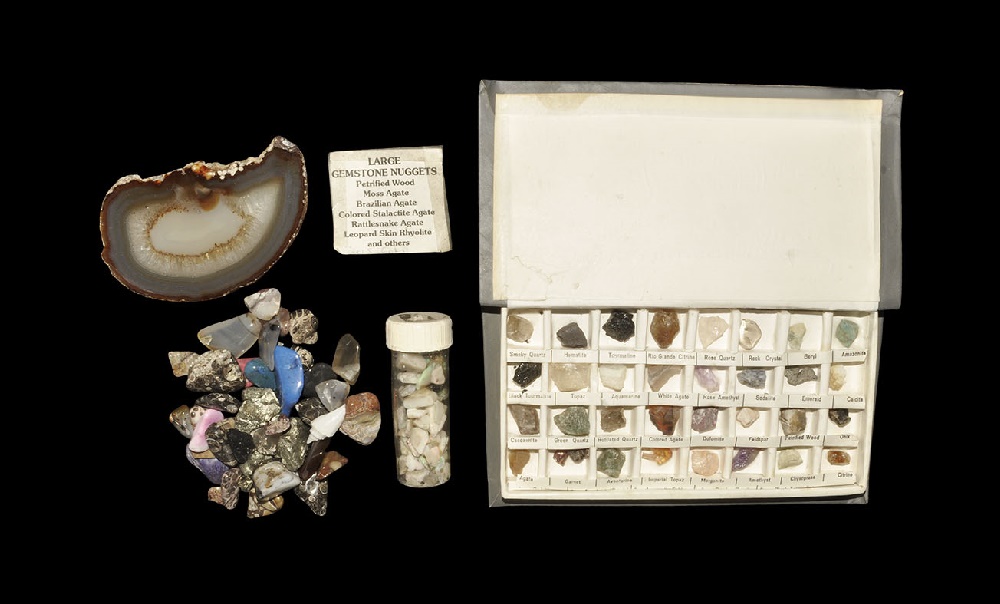 Geological Mineral Specimen GroupA quantity of geological mineral specimens including a card tray