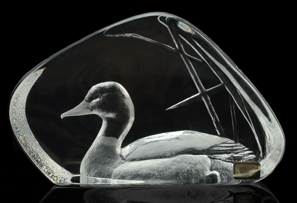 A MATS JONASSON CRYSTAL RELIEF IN THE FORM OF A DUCK Fully marked and numbered 3343 13 cm high