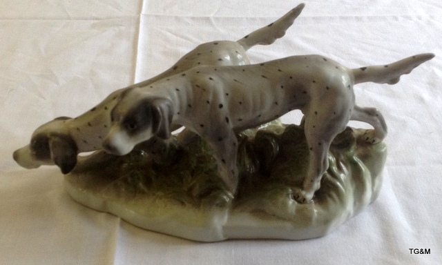 Two ceramic pointer dogs on stand