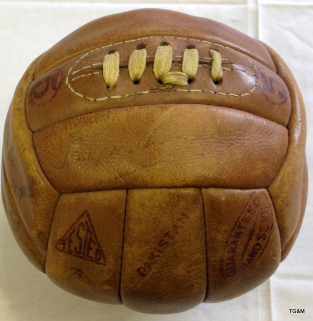 Munich Air Disaster 'Busby Babes'  Authentic signed football, presented as a raffle prize on 4th - Image 3 of 4