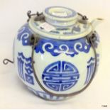19th century round Chinese blue and white porcelain wine/teapot 14x14cm