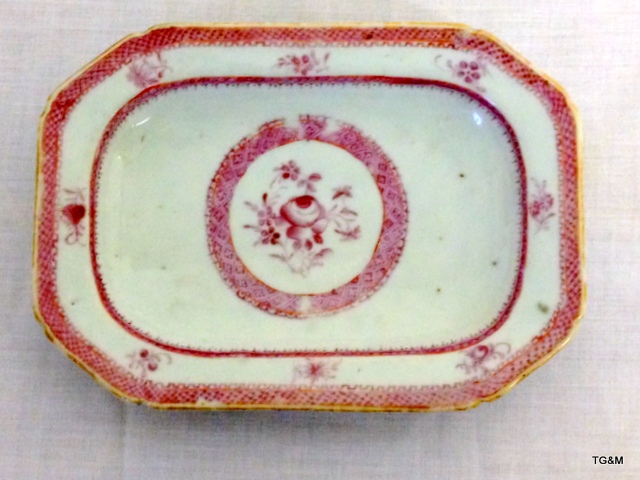 Chinese export C18th puce ground small serving plate.  19cm long.