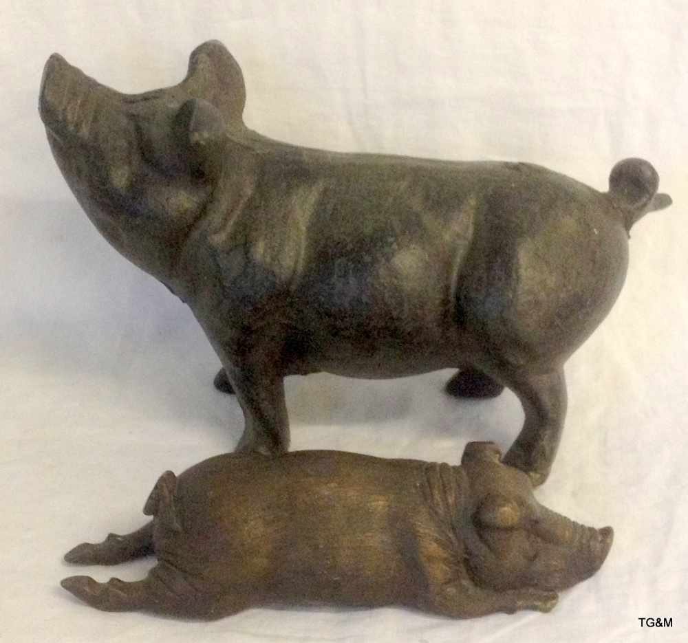 Large cast iron model of a pig and a bronzed model of a pig (2)