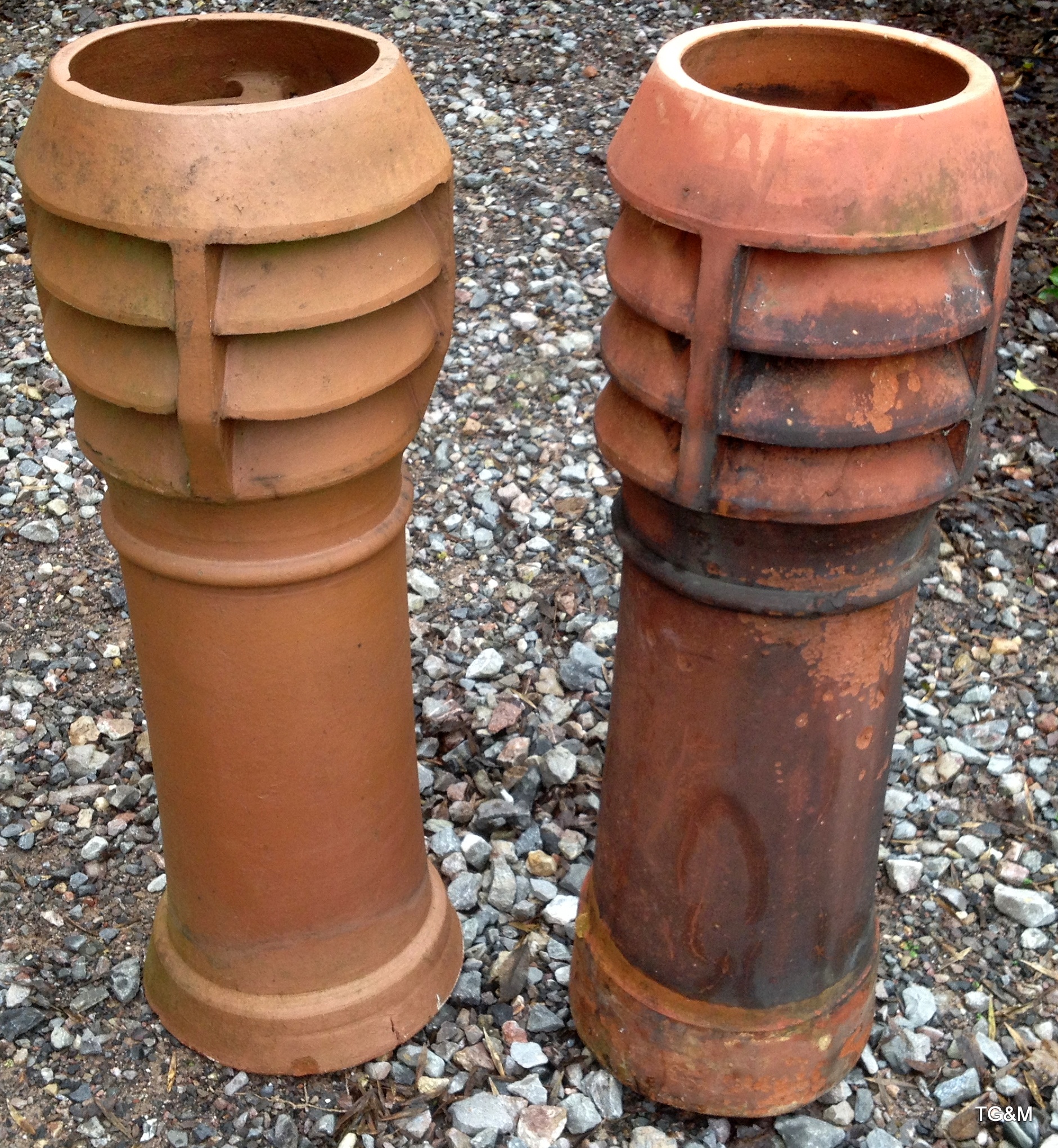 Pair of diffuser chimney pots