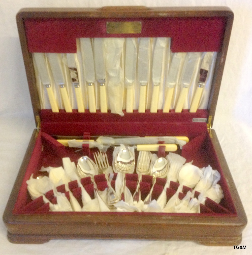 Cutlery set in fitted mahogany case by John Taylor - Sheffield