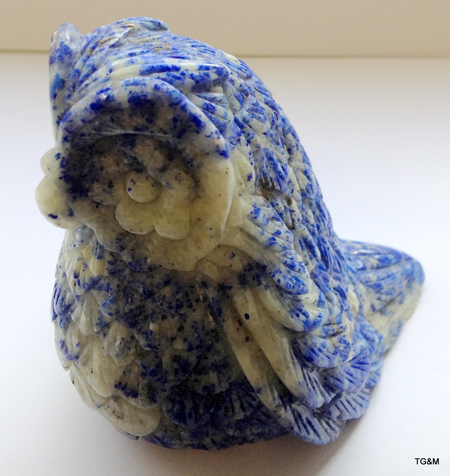 Carved figure of an owl in lapiz lazuli