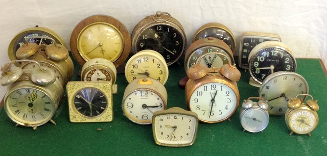 Mixed lot of clocks