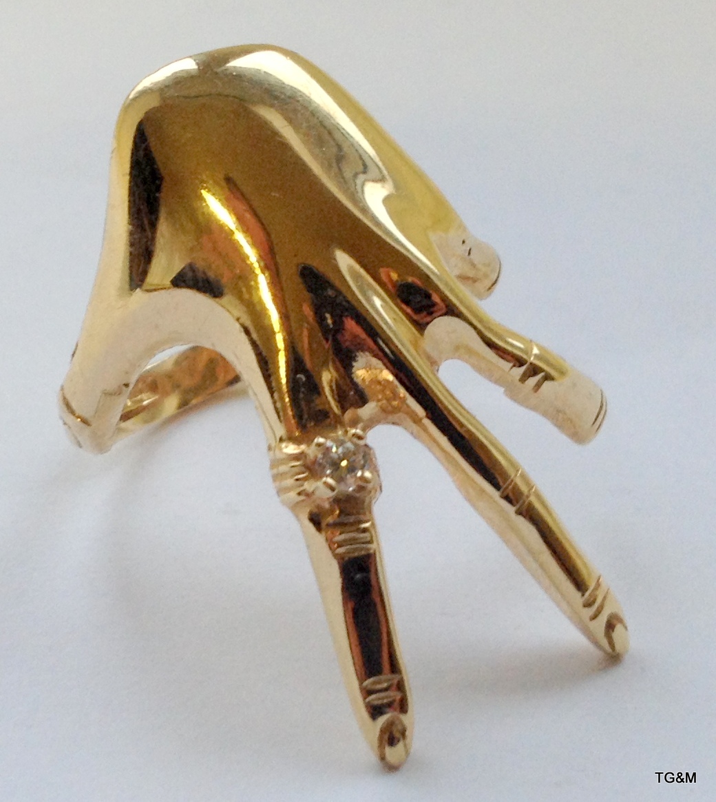 9ct gold hand ring, size Q