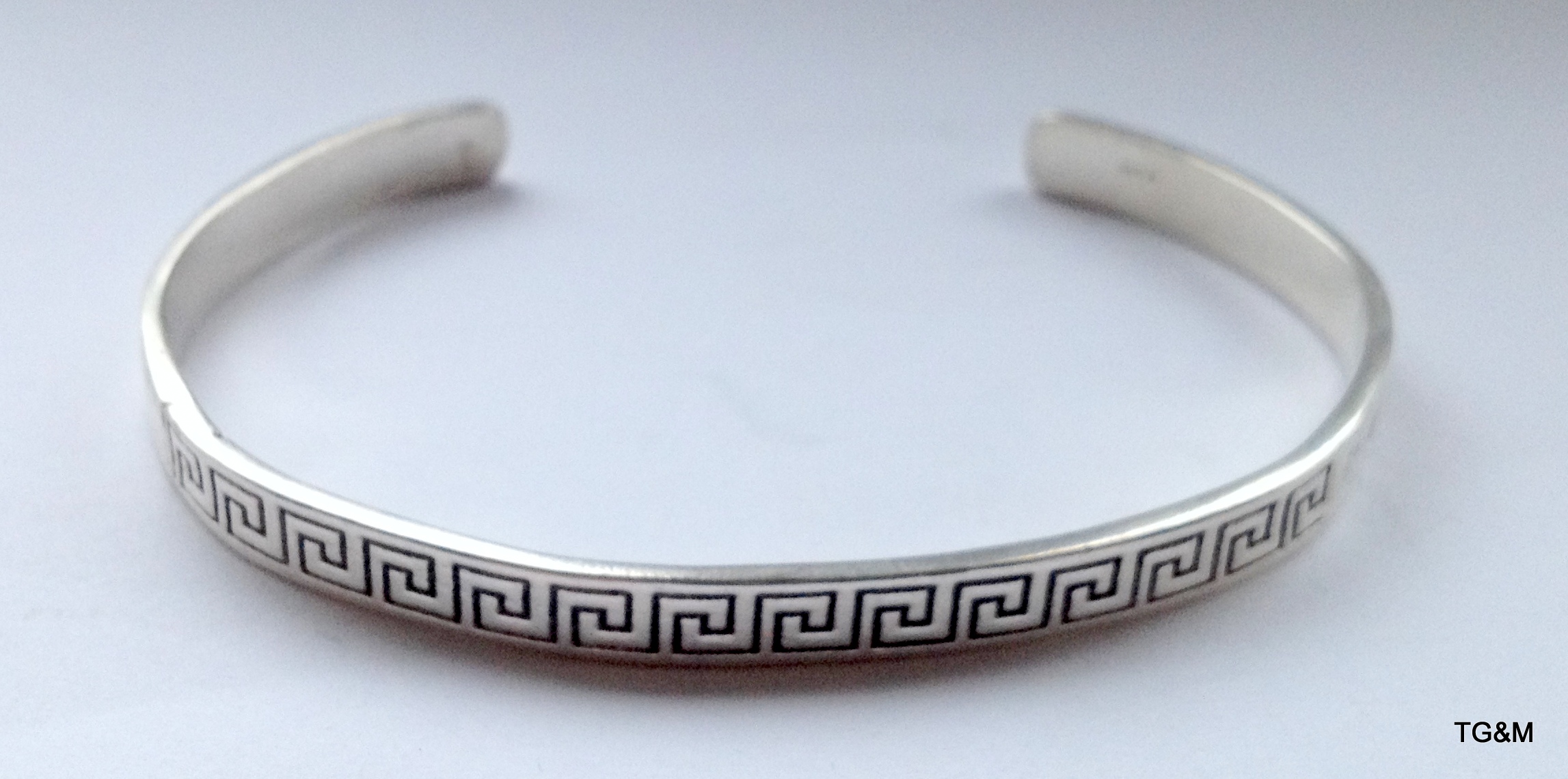 Silver key pattern 3/4 bracelet