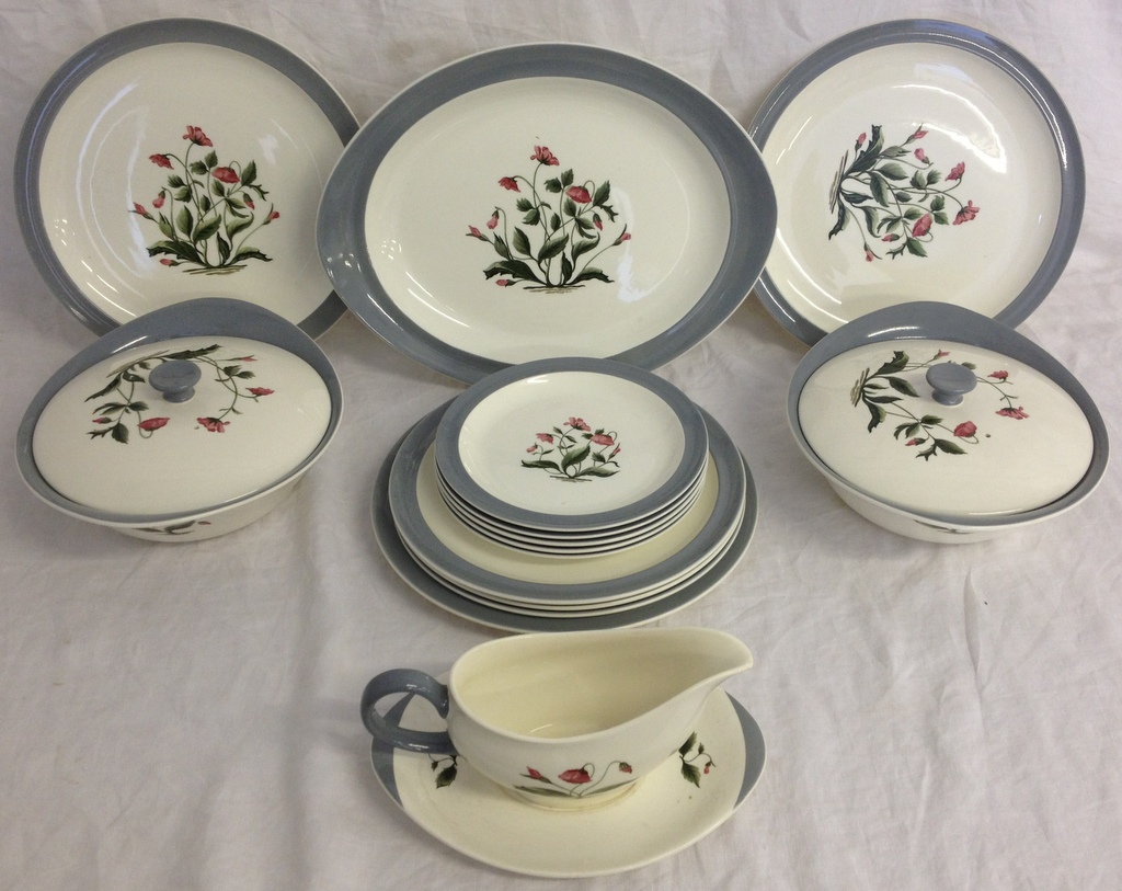 Part Wedgwood dinner service `Mayfield pattern`
