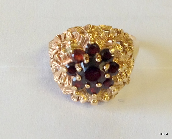 9ct gold garnet cluster ring size R