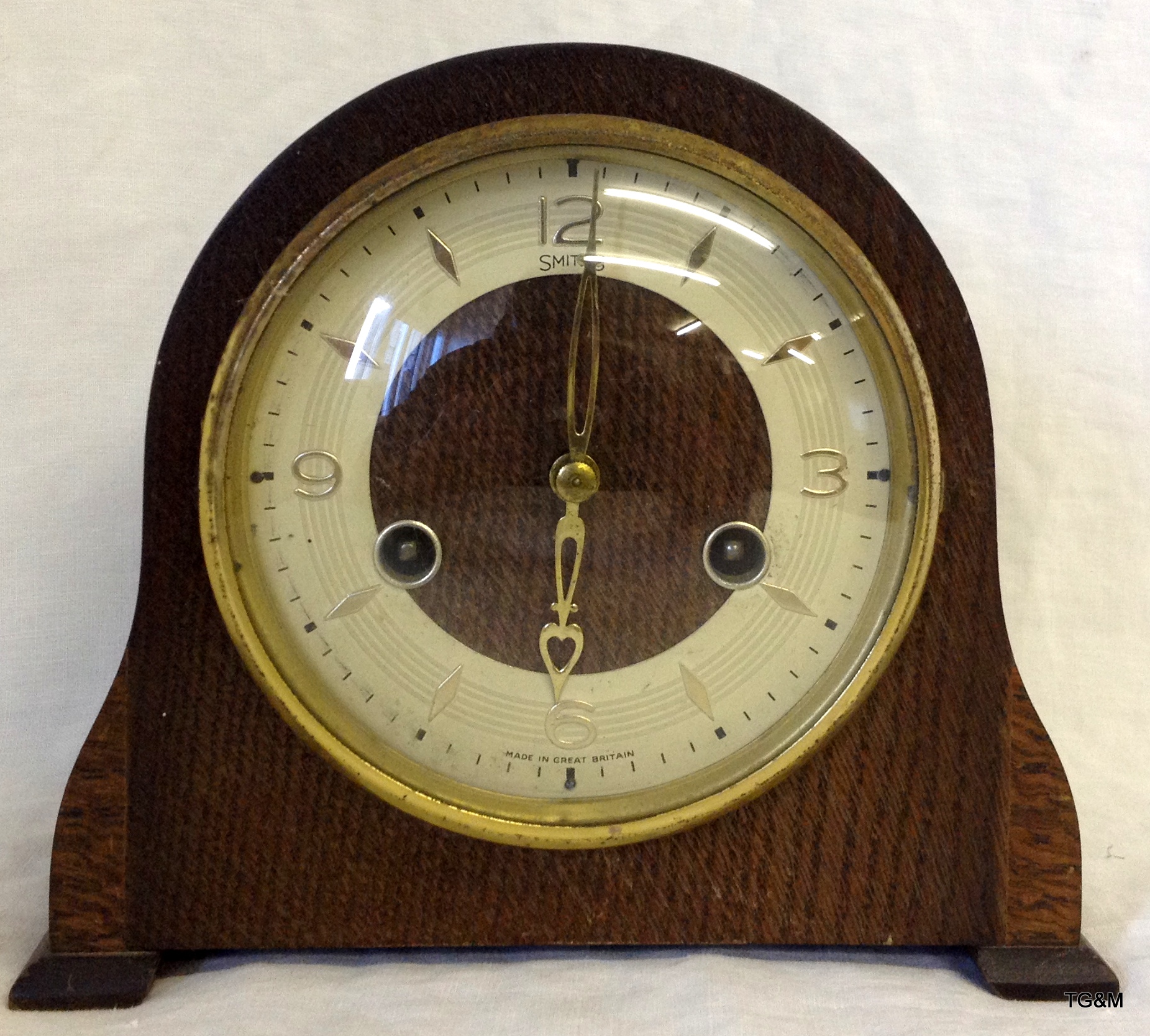 A Smiths oak cased mantle clock