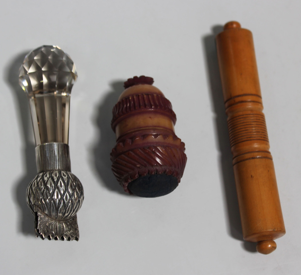 A 19th Century vegetable ivory thimble case, containing a silver thimble, together with a turned