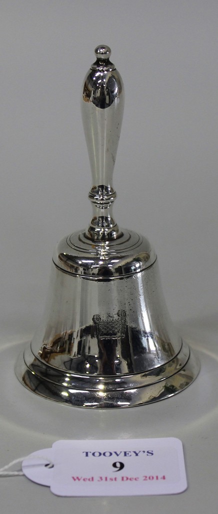 An Edwardian silver desk bell with turned handle, London 1903 by Harry Brasted, height approx 12cm.