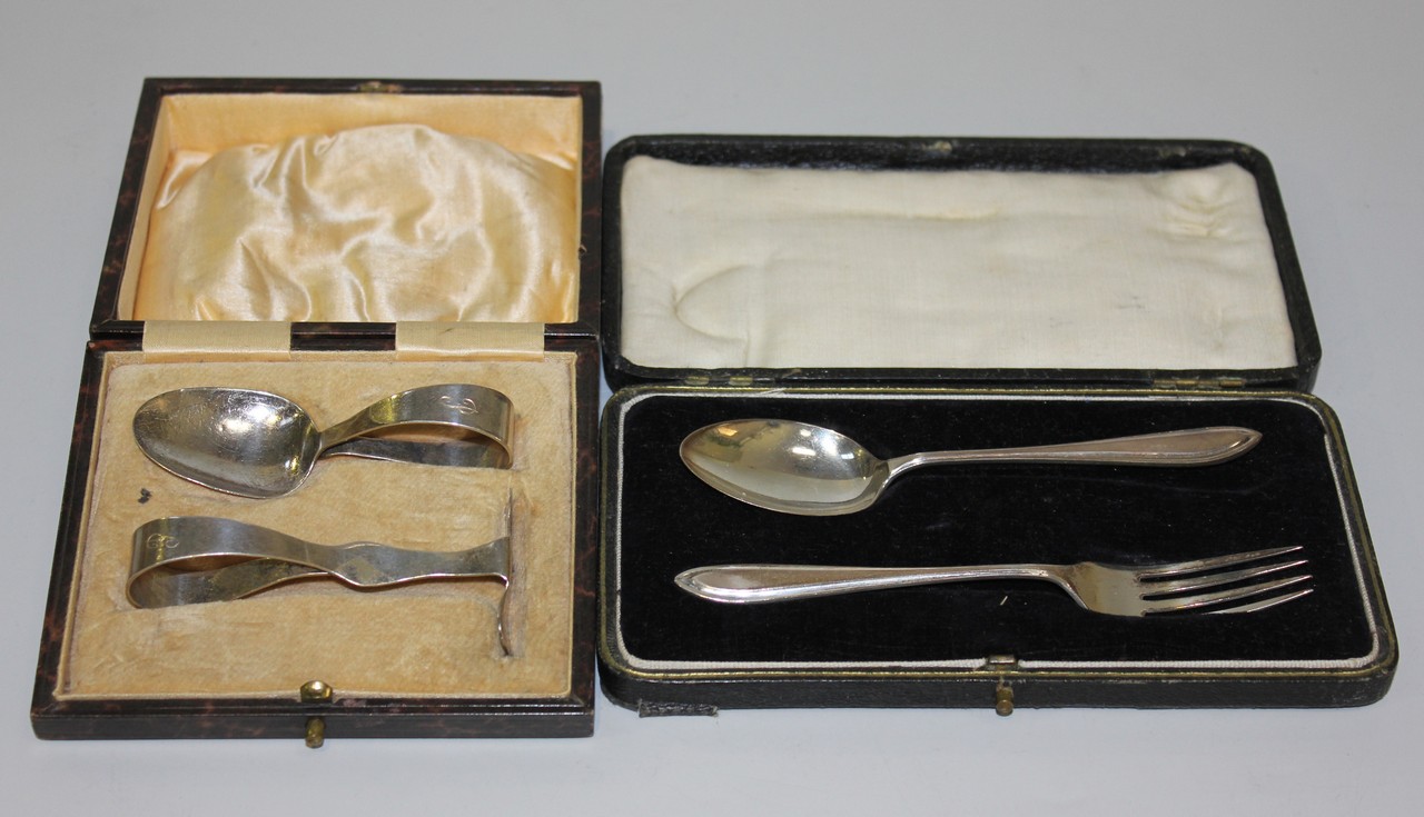 A George V silver child's pusher and spoon, Birmingham 1929, cased, and a silver christening spoon