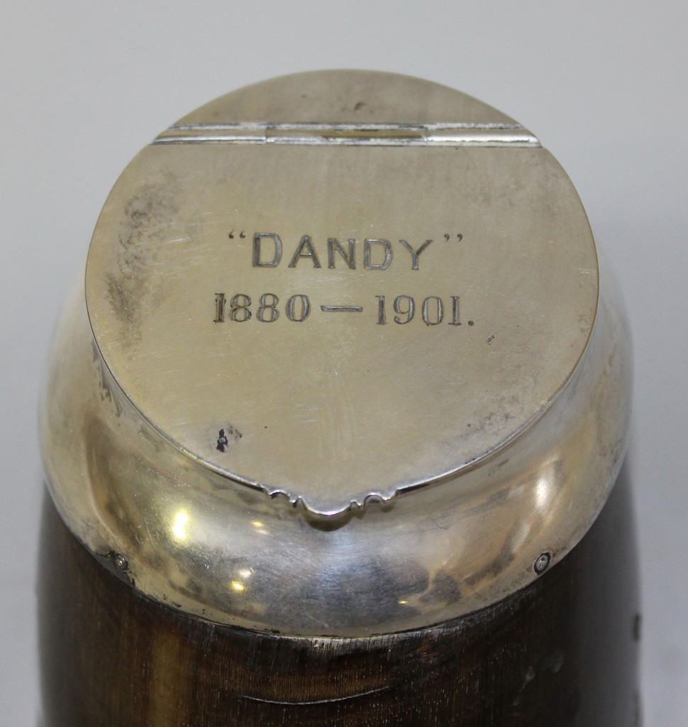 An Edwardian plate mounted horse's hoof vesta case, the hinge lid inscribed 'Dandy 1880-1901', the - Image 2 of 4