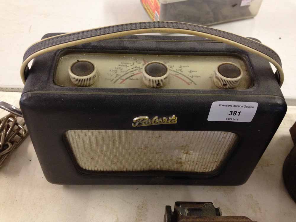 A vintage Roberts transistor radio.
