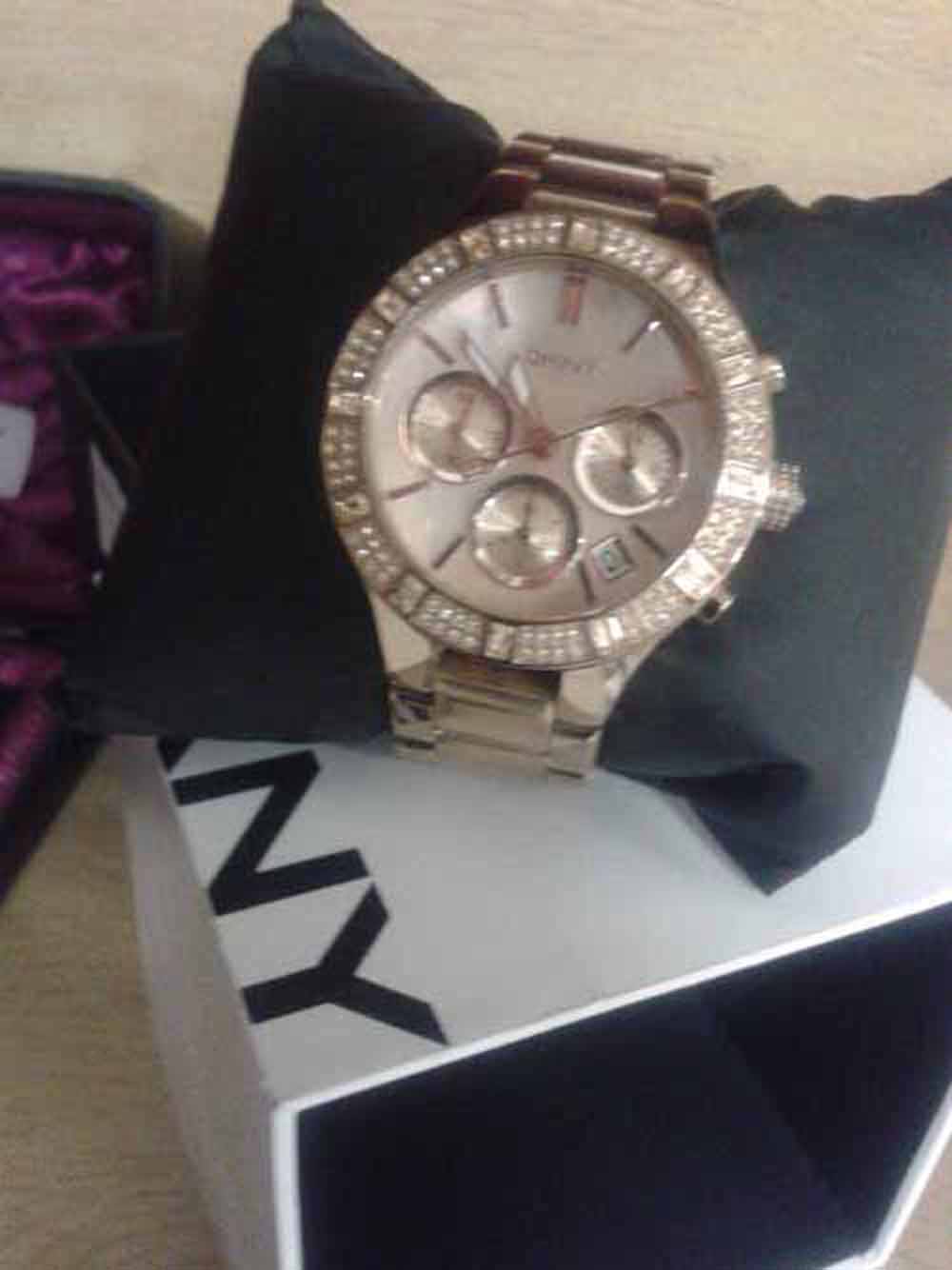 A boxed DKNY NY 8508 watch with spare links. In good working order