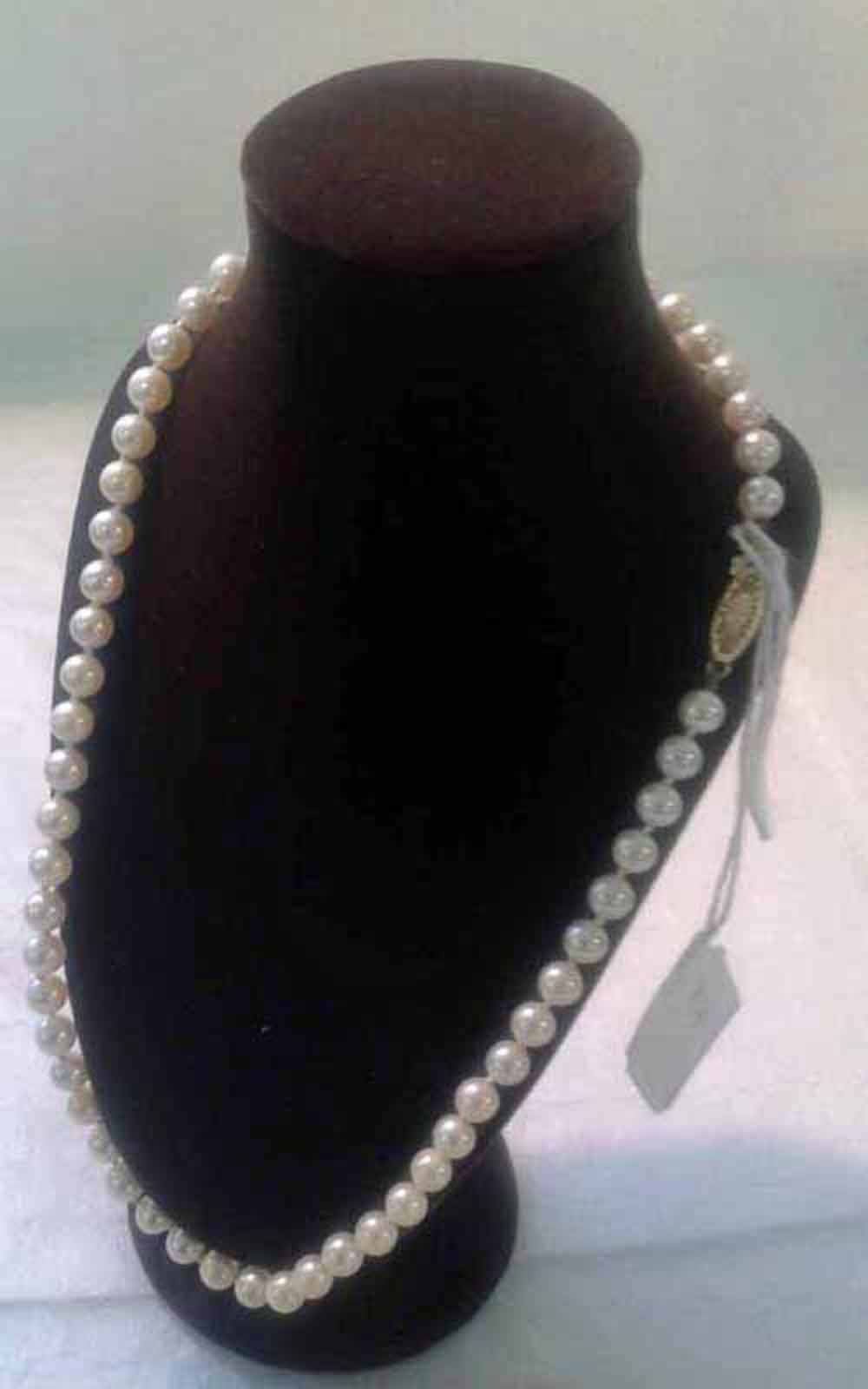 Single row of cultured pearl necklace of uniform size containing 59 x 6mm cultured pearls with 14kt