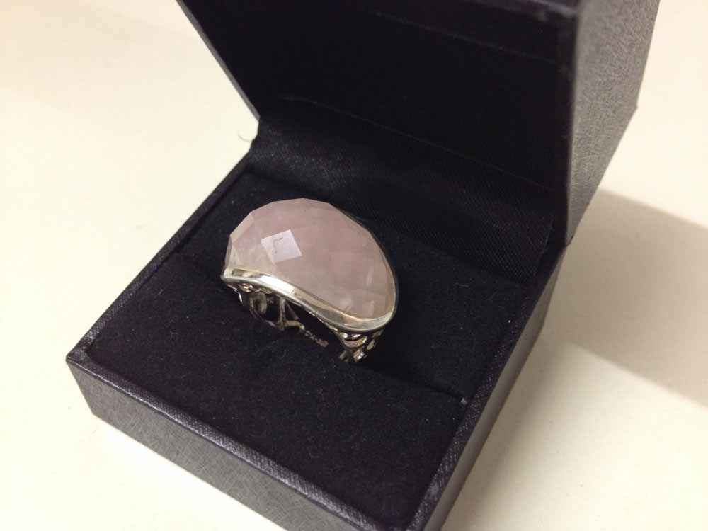 Silver and rose quartz ring with pretty pierced mount and shoulders. Size K.