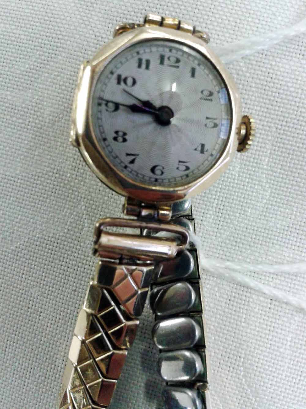 A ladies Art Deco 9ct gold watch c1930`s in working order. Gold case, marked Hartex on movement ~